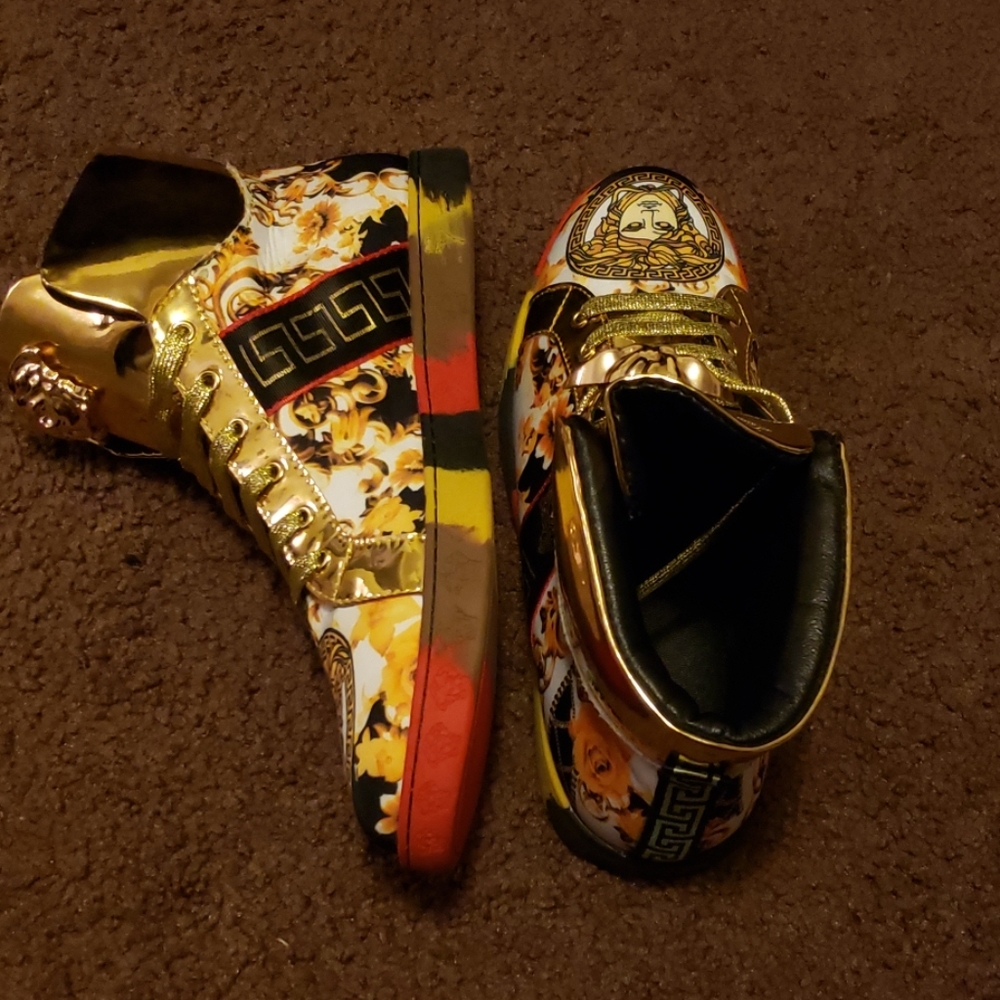 Shoes - Picture 2 of 3